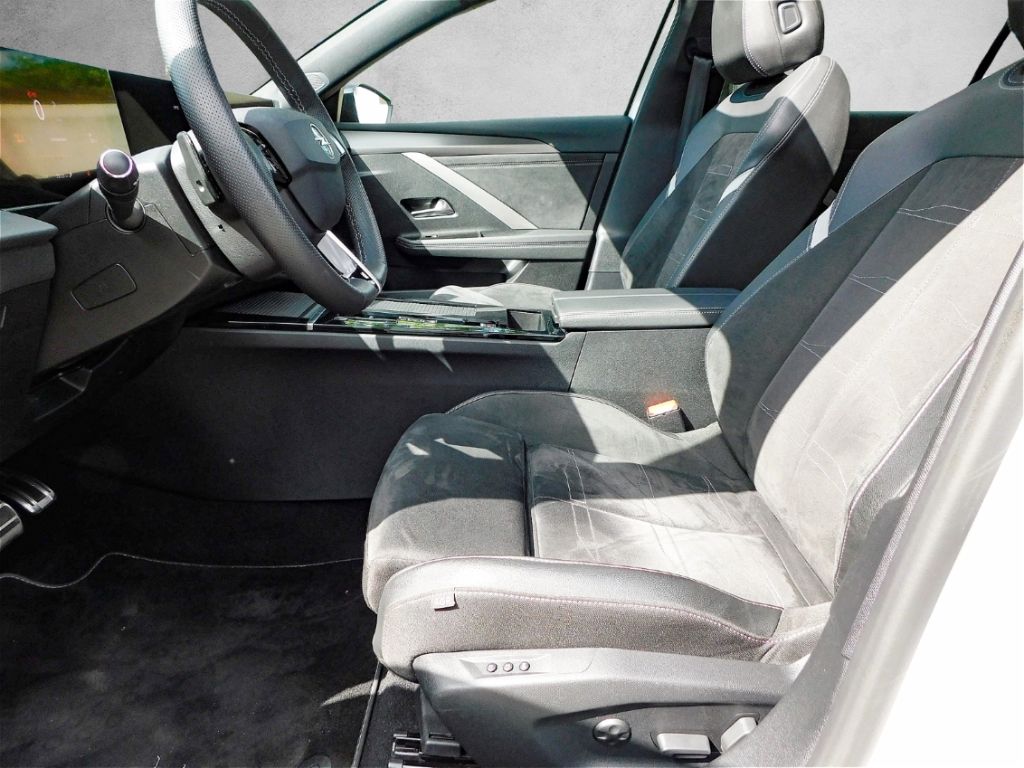 Fahrzeugabbildung Opel Astra L ST Automatik AHK  Panoramadach Head-Up