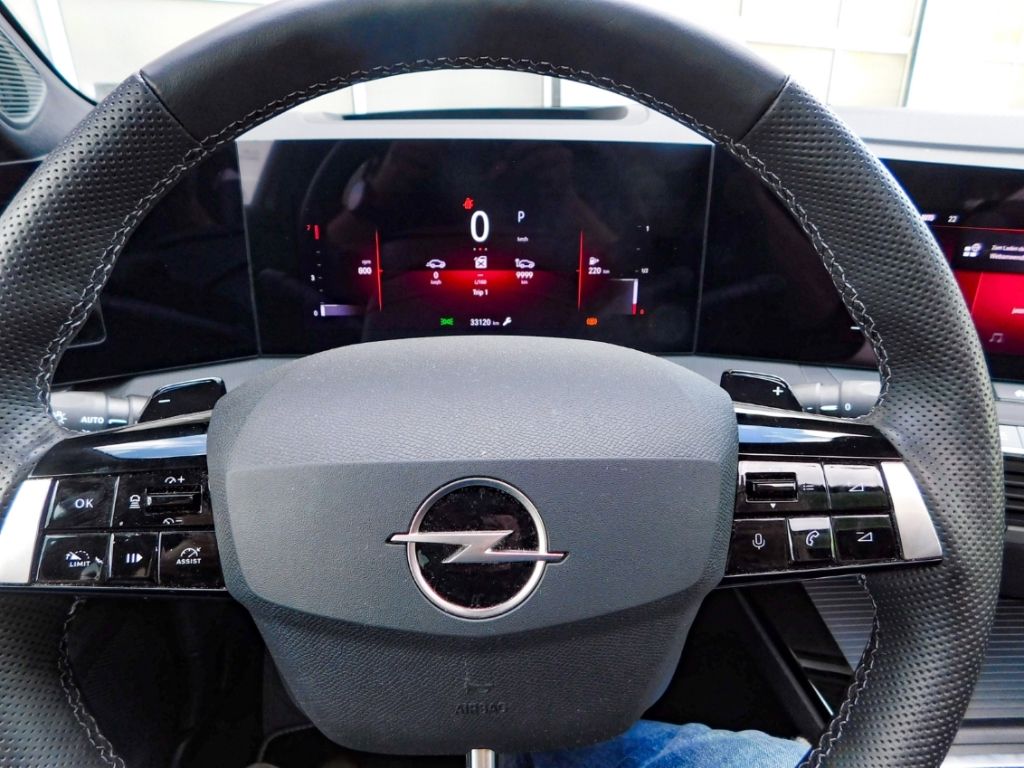 Fahrzeugabbildung Opel Astra L ST Automatik AHK  Panoramadach Head-Up