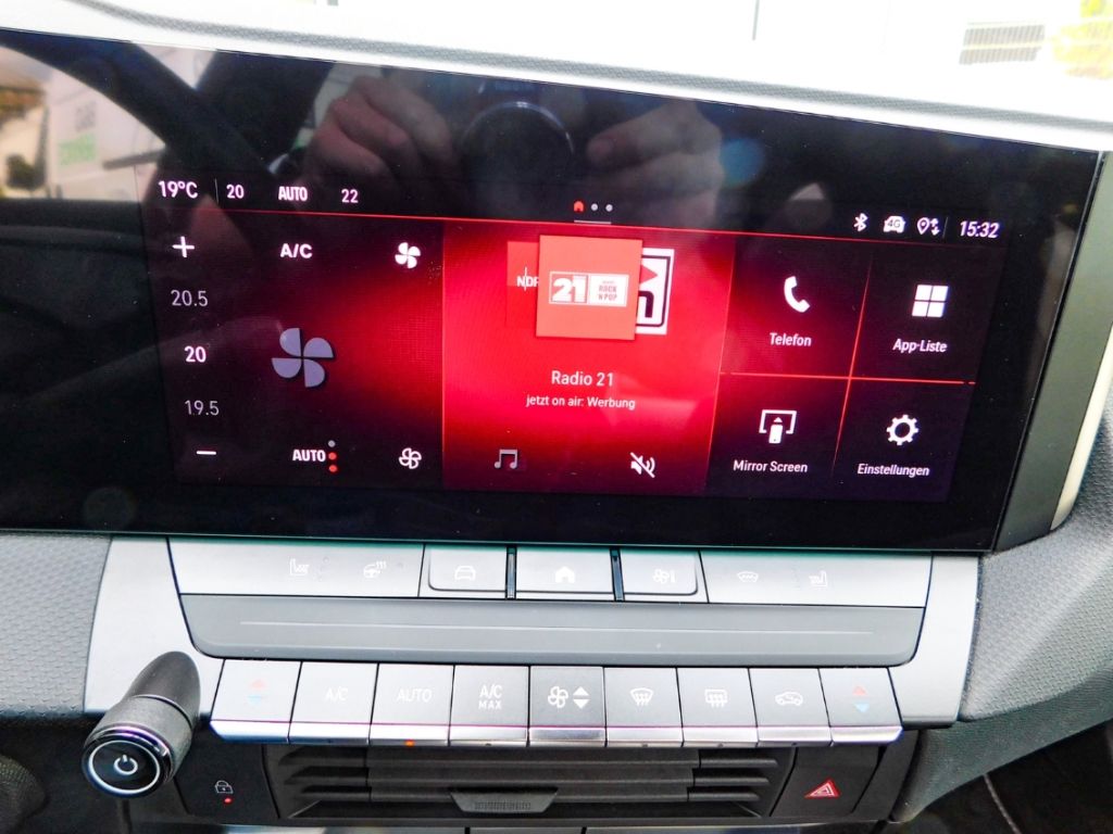 Fahrzeugabbildung Opel Astra L ST Automatik AHK  Panoramadach Head-Up