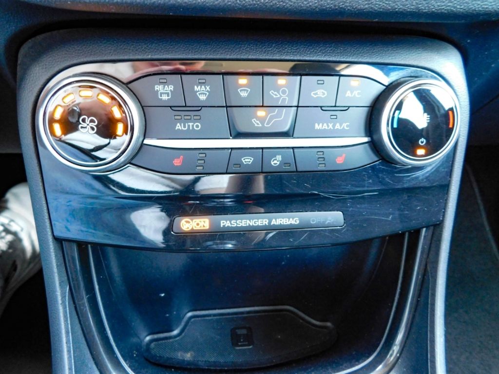 Fahrzeugabbildung Ford Puma Cool & Connect 1,0 ltr. 70KW Winterpaket Ko