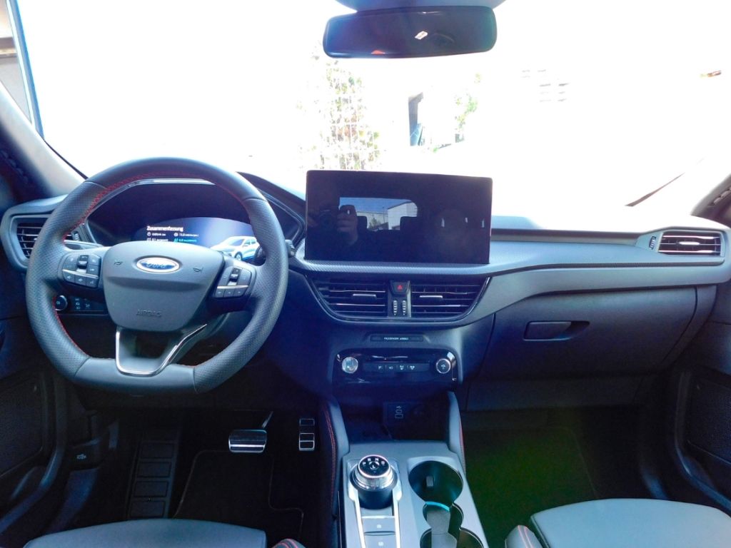 Fahrzeugabbildung Ford Kuga Hybrid ST-Line X Automatic Techniologiepake