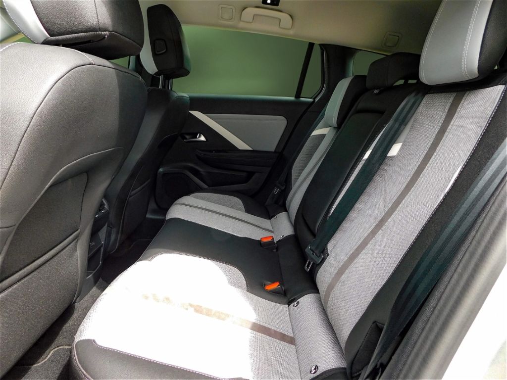 Fahrzeugabbildung Opel Astra L ST 1,5 D Elegance Autom. Navi 2x Kamera