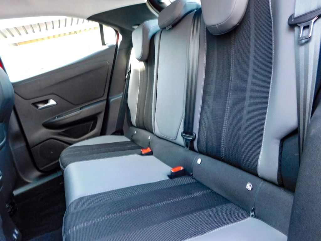 Fahrzeugabbildung Opel Mokka Elegance 1.2 Turbo Autom. 2xKamera Allwett