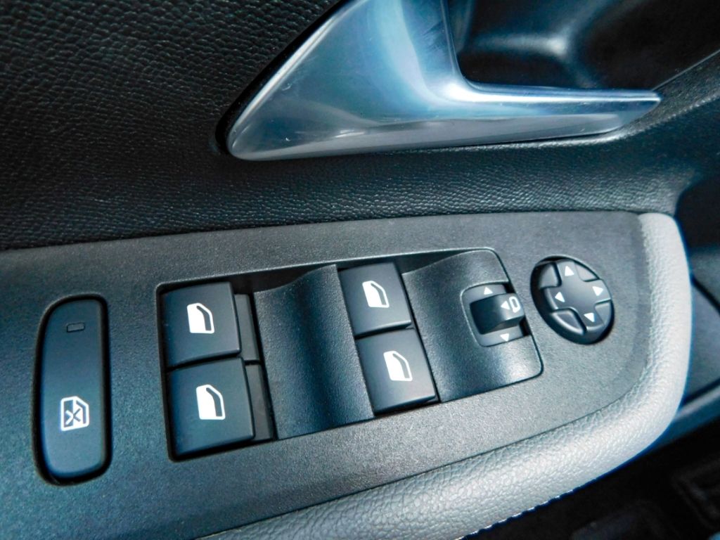 Fahrzeugabbildung Opel Mokka Elegance 1.2 Turbo Autom. 2xKamera Allwett