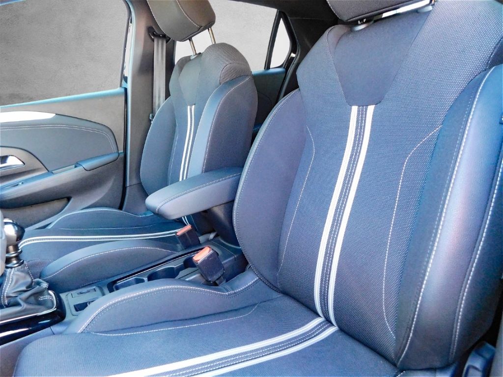 Fahrzeugabbildung Opel Corsa F GS 1.2 Turbo Lenkrad-Hzg Ganzjahresreife