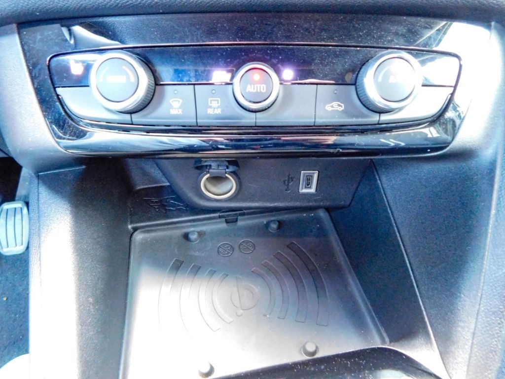 Fahrzeugabbildung Opel Corsa F GS 1.2 Turbo Lenkrad-Hzg Ganzjahresreife