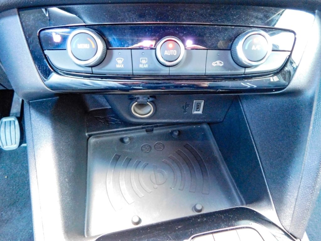 Fahrzeugabbildung Opel Corsa F GS 1.2 Turbo Lenkrad-Hzg Ganzjahresreife