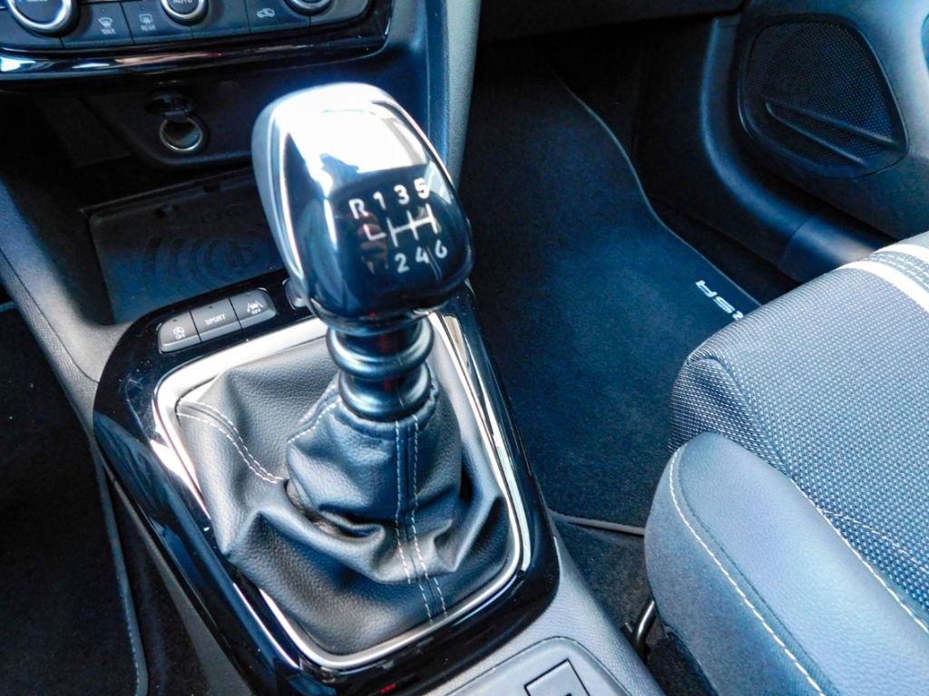 Fahrzeugabbildung Opel Corsa F GS 1.2 Turbo Lenkrad-Hzg Ganzjahresreife