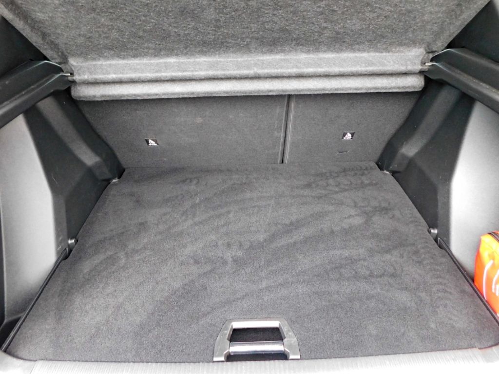 Fahrzeugabbildung Peugeot 2008 Allure Puretech 100 Sitz-Hzg 2x Kamera ACC