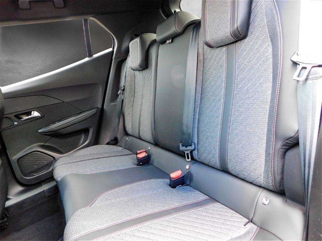Fahrzeugabbildung Peugeot 2008 Allure Puretech 100 Sitz-Hzg 2x Kamera ACC