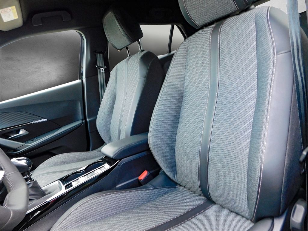 Fahrzeugabbildung Peugeot 2008 Allure Puretech 100 Sitz-Hzg 2x Kamera ACC