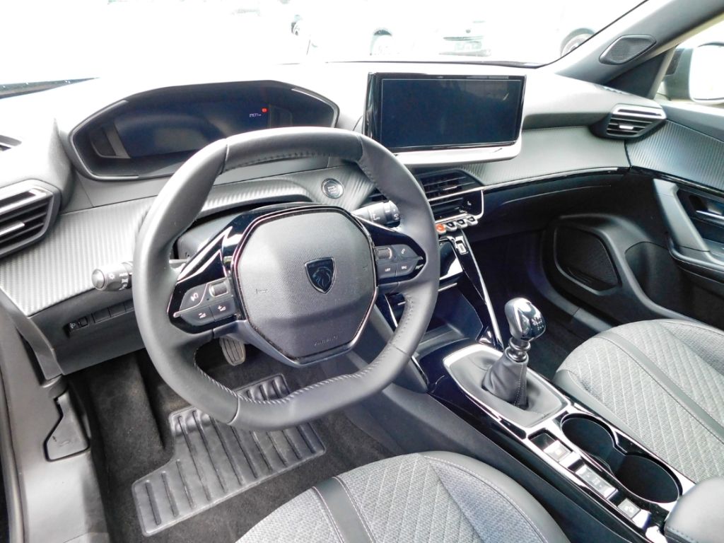 Fahrzeugabbildung Peugeot 2008 Allure Puretech 100 Sitz-Hzg 2x Kamera ACC