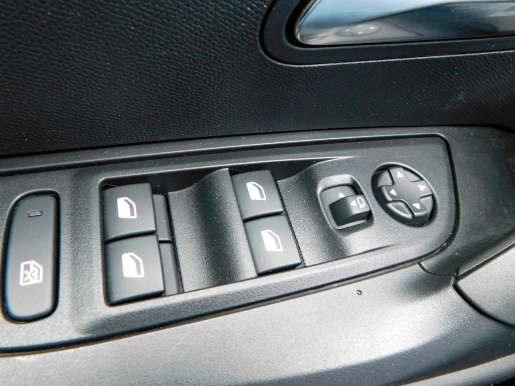 Fahrzeugabbildung Peugeot 2008 Allure Puretech 100 Sitz-Hzg 2x Kamera ACC