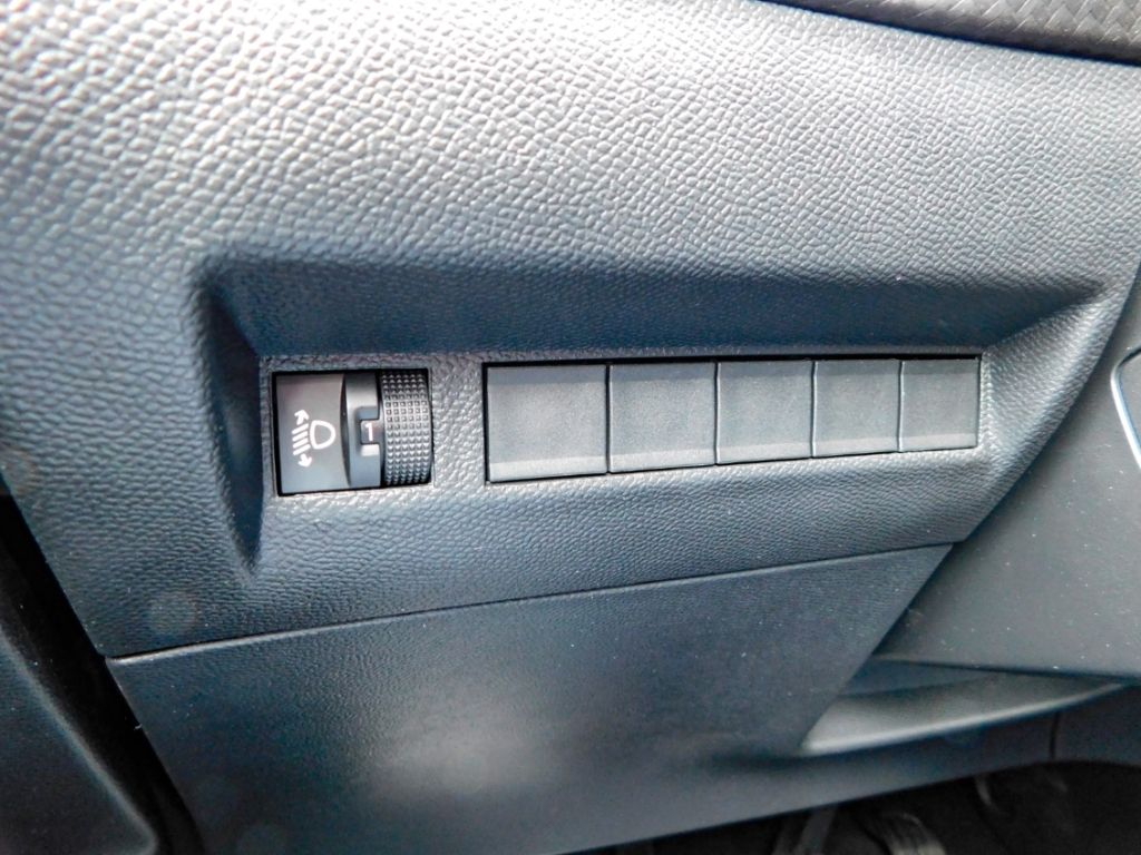 Fahrzeugabbildung Peugeot 2008 Allure Puretech 100 Sitz-Hzg 2x Kamera ACC