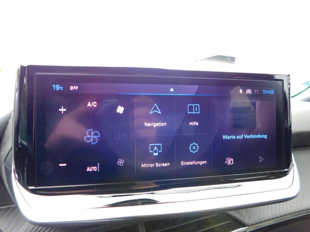 Fahrzeugabbildung Peugeot 2008 Allure Puretech 100 Sitz-Hzg 2x Kamera ACC