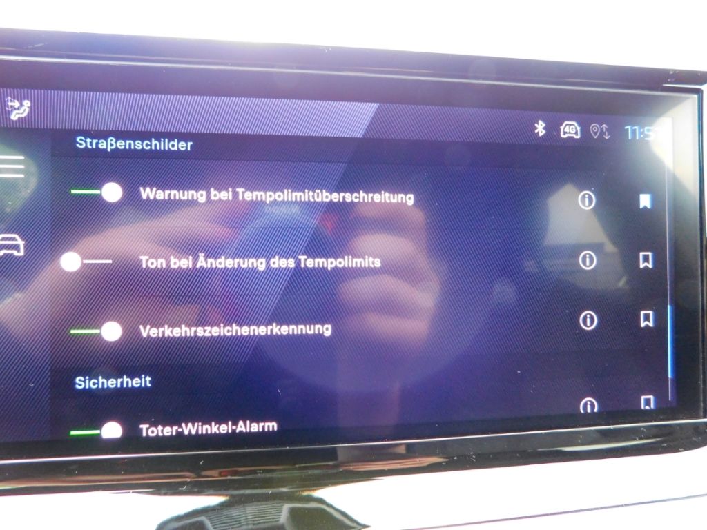 Fahrzeugabbildung Peugeot 2008 Allure Puretech 100 Sitz-Hzg 2x Kamera ACC
