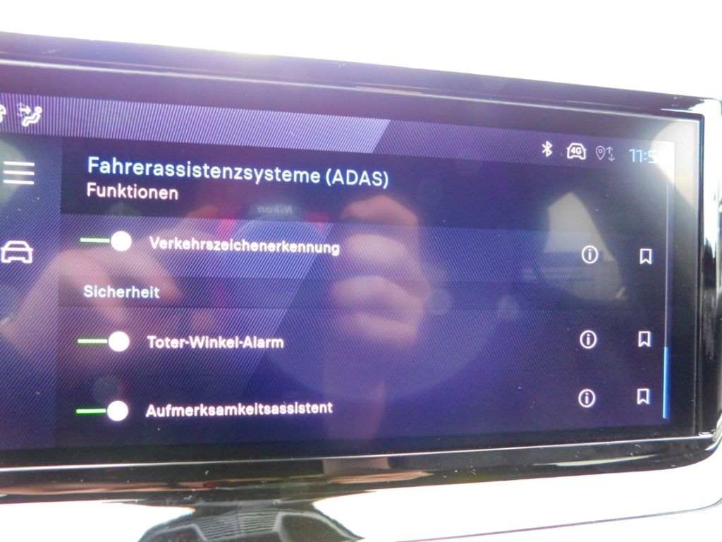 Fahrzeugabbildung Peugeot 2008 Allure Puretech 100 Sitz-Hzg 2x Kamera ACC