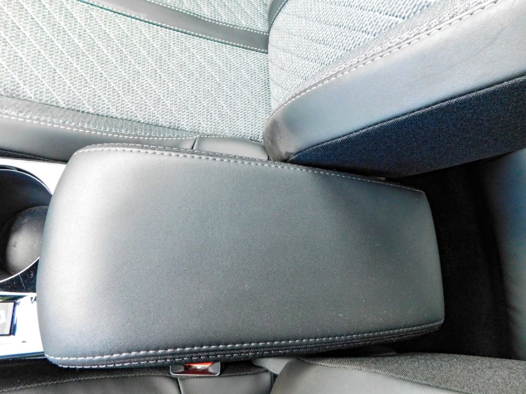 Fahrzeugabbildung Peugeot 2008 Allure Puretech 100 Sitz-Hzg 2x Kamera ACC