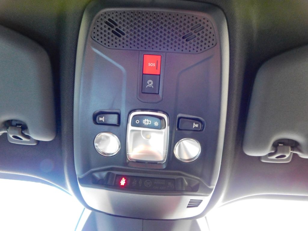 Fahrzeugabbildung Peugeot 2008 Allure Puretech 100 Sitz-Hzg 2x Kamera ACC
