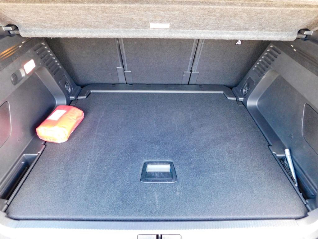 Fahrzeugabbildung Citroën C5 Aircross Plus Hybrid SitzHzg Ganzjahresreifen