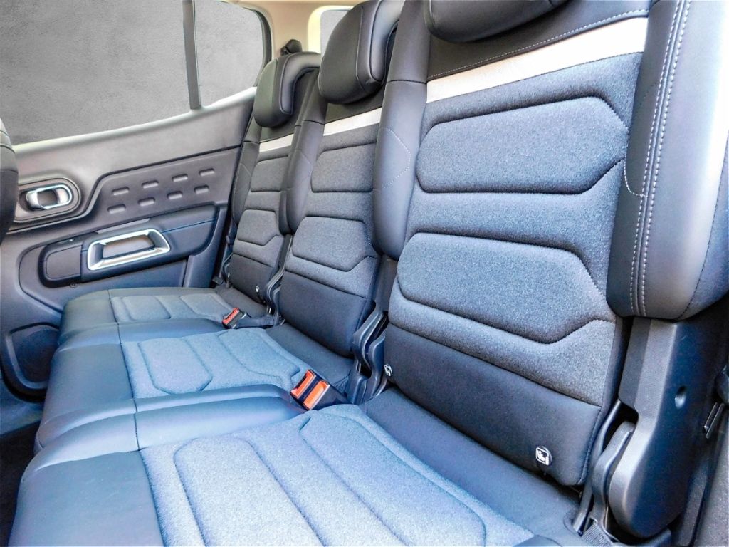 Fahrzeugabbildung Citroën C5 Aircross Plus Hybrid SitzHzg Ganzjahresreifen