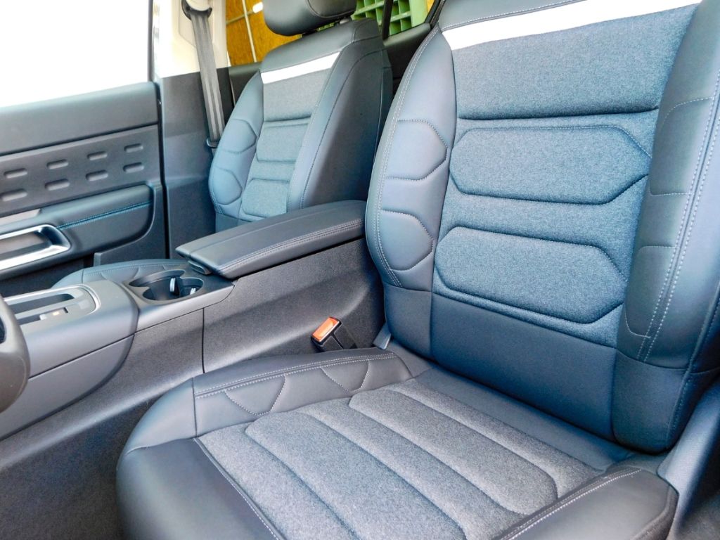 Fahrzeugabbildung Citroën C5 Aircross Plus Hybrid SitzHzg Ganzjahresreifen
