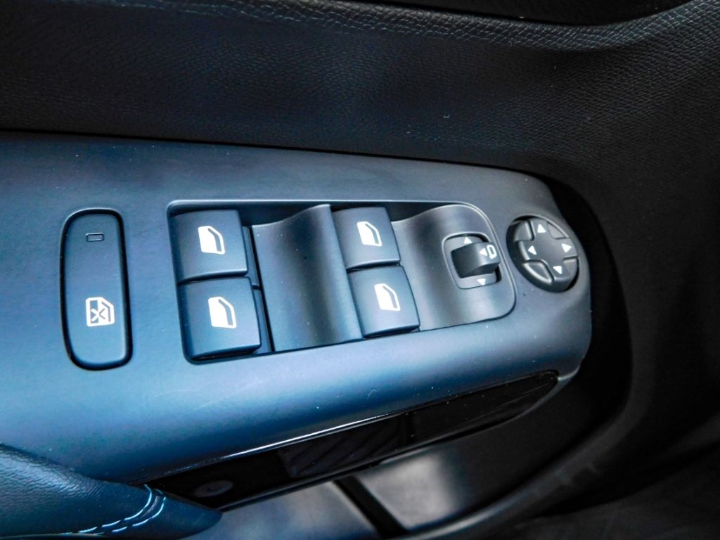 Fahrzeugabbildung Citroën C5 Aircross Plus Hybrid SitzHzg Ganzjahresreifen