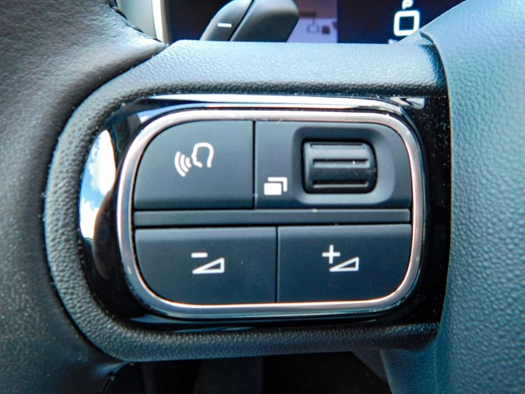 Fahrzeugabbildung Citroën C5 Aircross Plus Hybrid SitzHzg Ganzjahresreifen