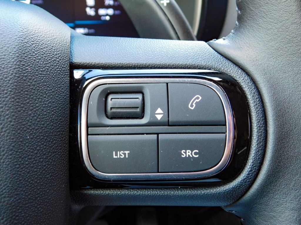 Fahrzeugabbildung Citroën C5 Aircross Plus Hybrid SitzHzg Ganzjahresreifen