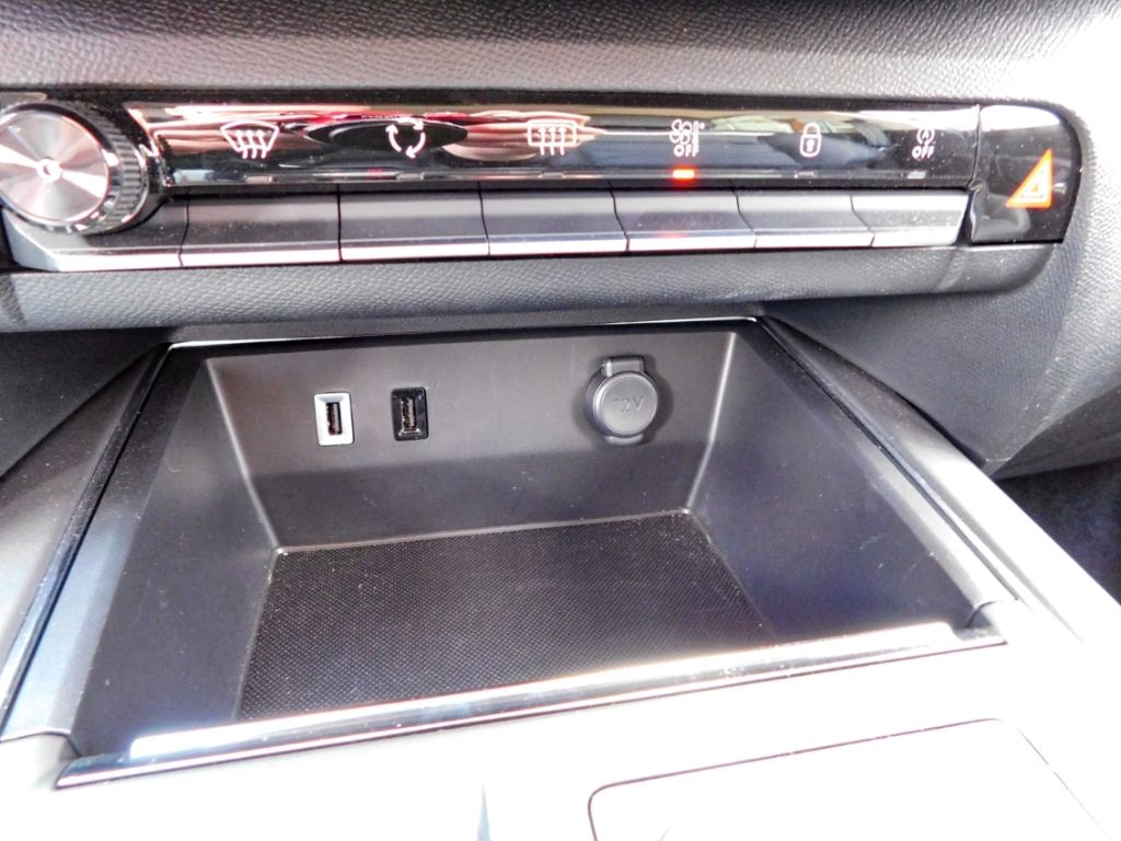 Fahrzeugabbildung Citroën C5 Aircross Plus Hybrid SitzHzg Ganzjahresreifen