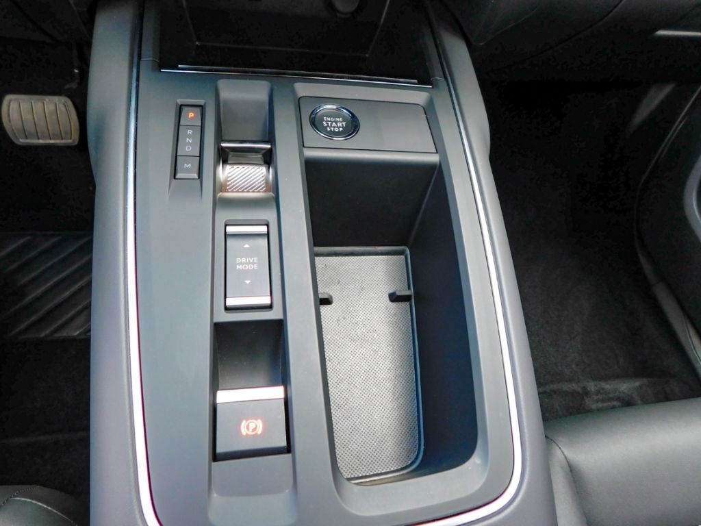 Fahrzeugabbildung Citroën C5 Aircross Plus Hybrid SitzHzg Ganzjahresreifen