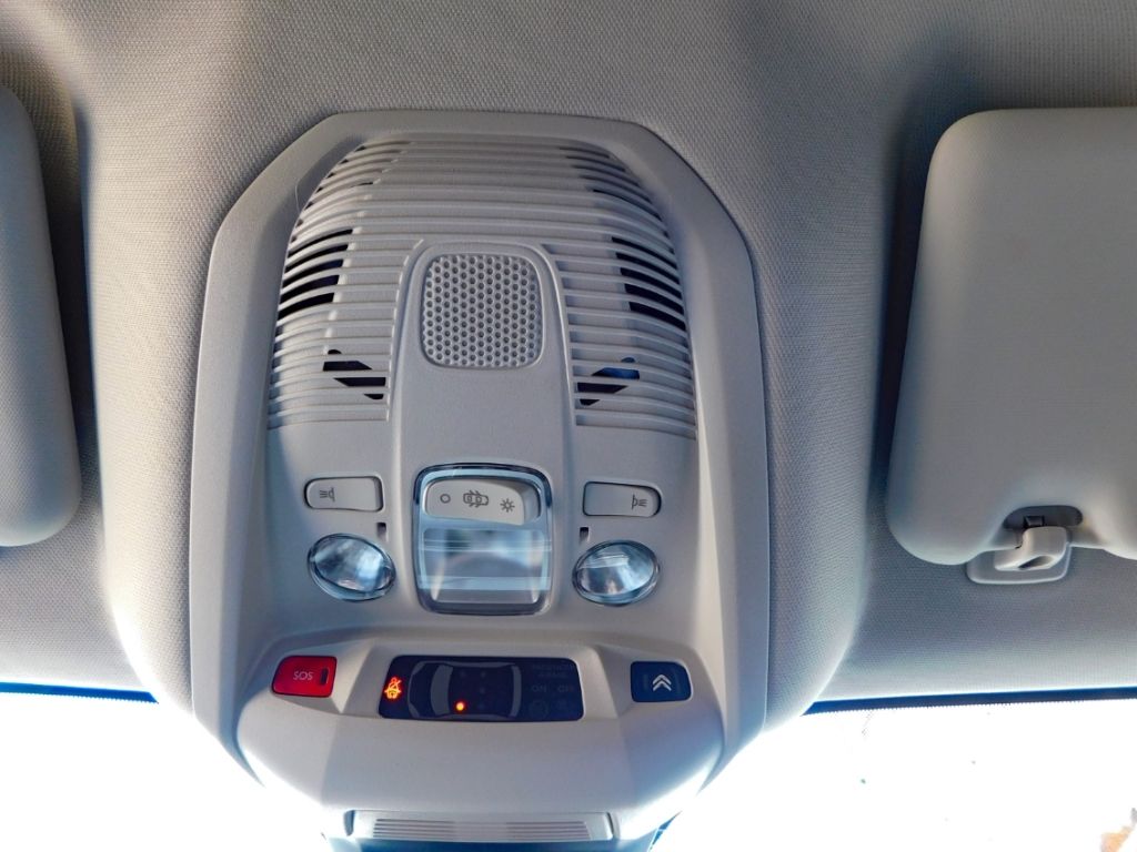Fahrzeugabbildung Citroën C5 Aircross Plus Hybrid SitzHzg Ganzjahresreifen