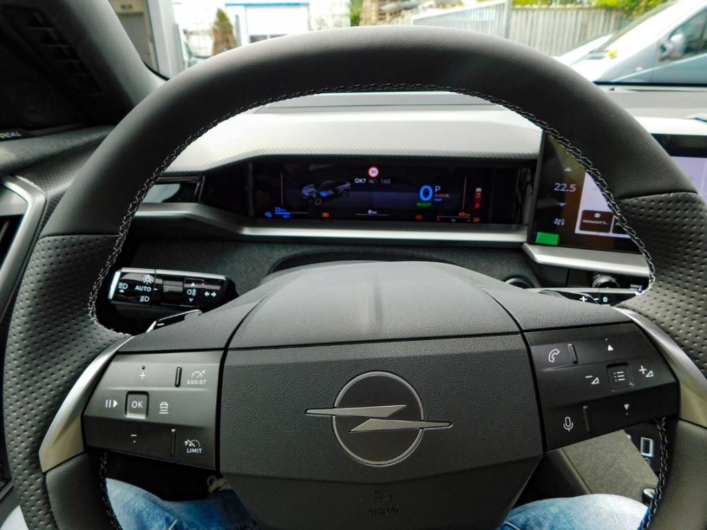 Fahrzeugabbildung Opel Grandland Ultimate 1.6 Plug-in-Hybrid Leder GSHD