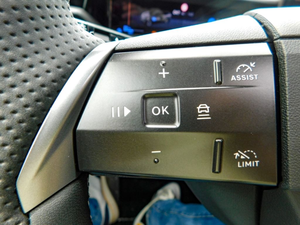 Fahrzeugabbildung Opel Grandland Ultimate 1.6 Plug-in-Hybrid Leder GSHD