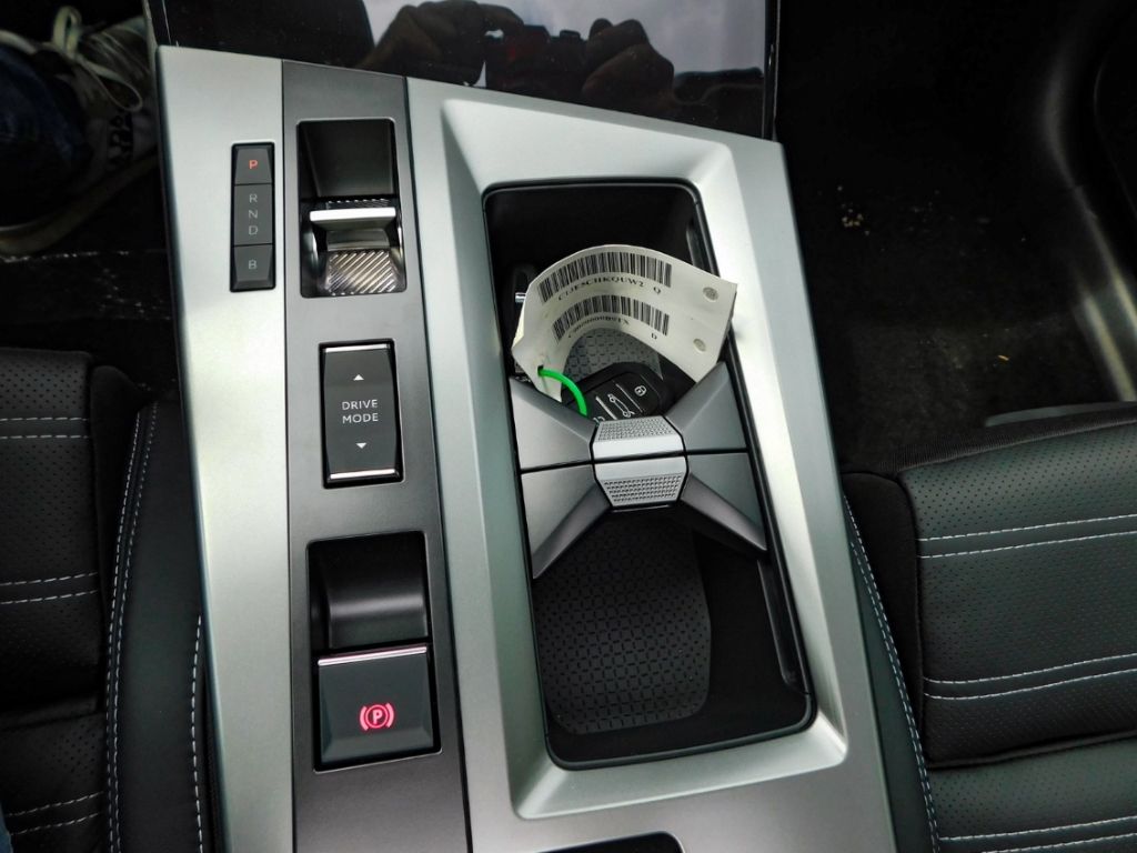 Fahrzeugabbildung Opel Grandland Ultimate 1.6 Plug-in-Hybrid Leder GSHD