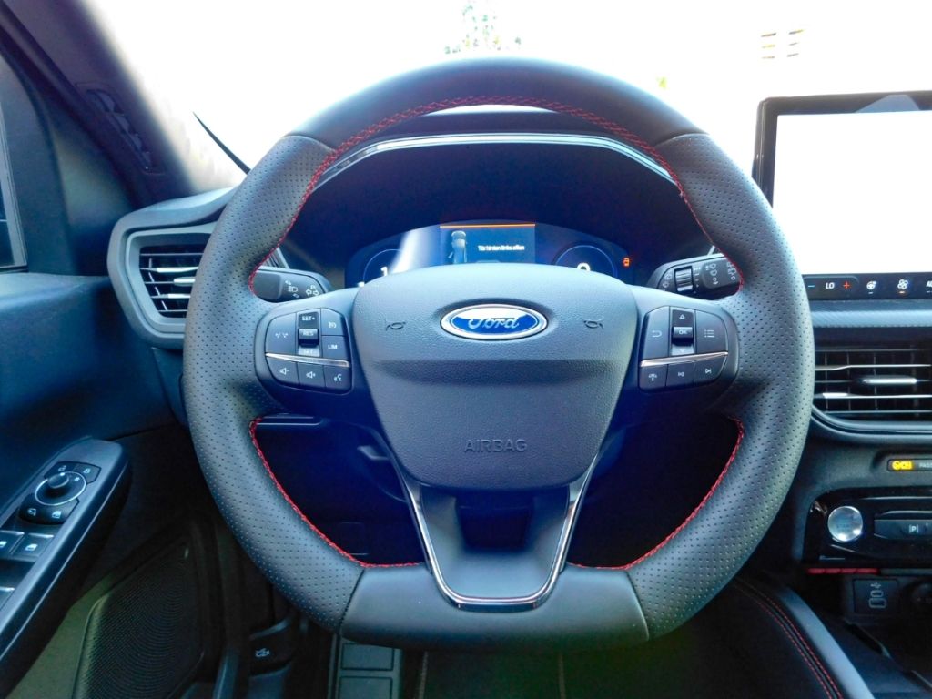 Fahrzeugabbildung Ford Kuga ST-Line 1.5 EcoBoost Automatic Carplay Navi