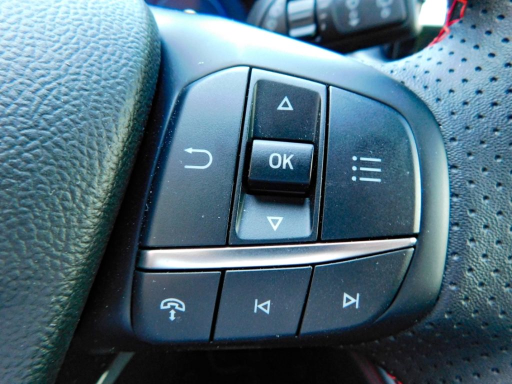 Fahrzeugabbildung Ford Kuga ST-Line 1.5 EcoBoost Automatic Carplay Navi