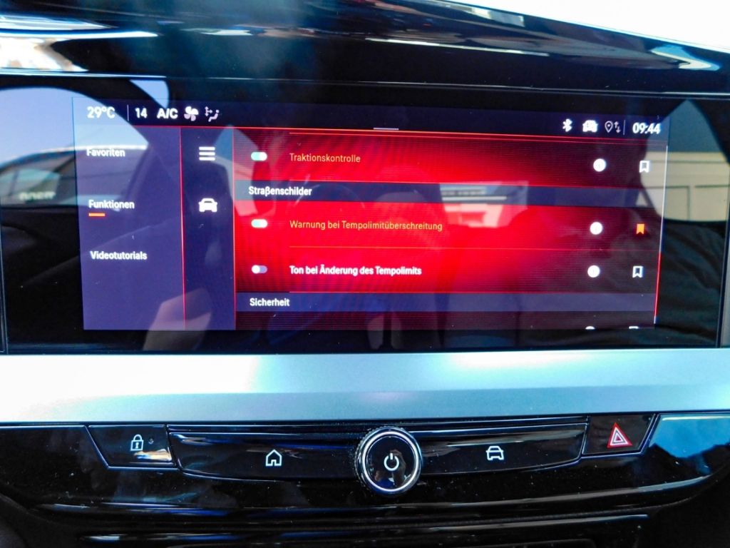 Fahrzeugabbildung Opel Mokka e GS Long Range Ganzjahresreifen Rückfahrk