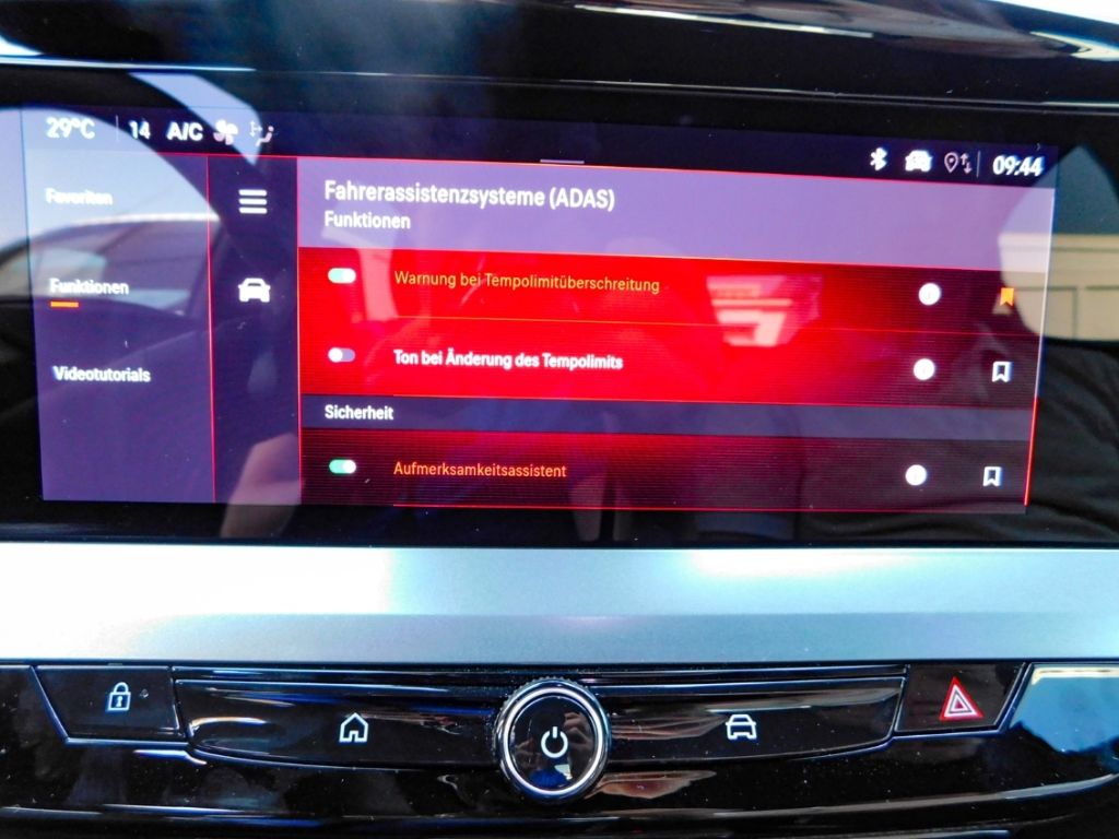 Fahrzeugabbildung Opel Mokka e GS Long Range Ganzjahresreifen Rückfahrk