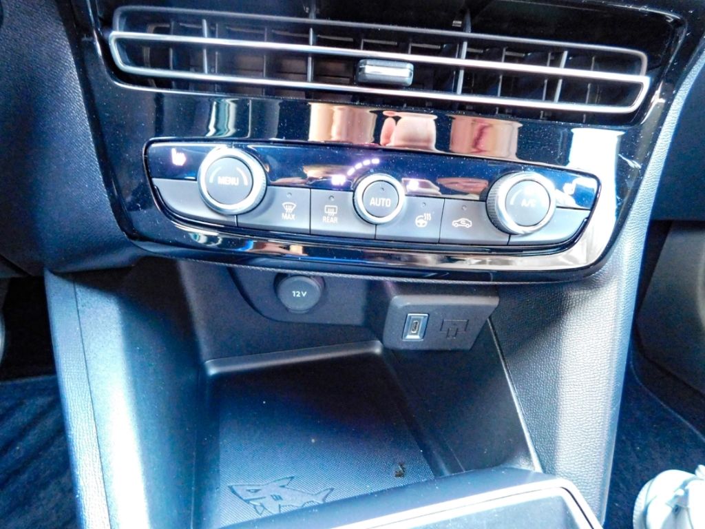 Fahrzeugabbildung Opel Mokka e GS Long Range Ganzjahresreifen Rückfahrk