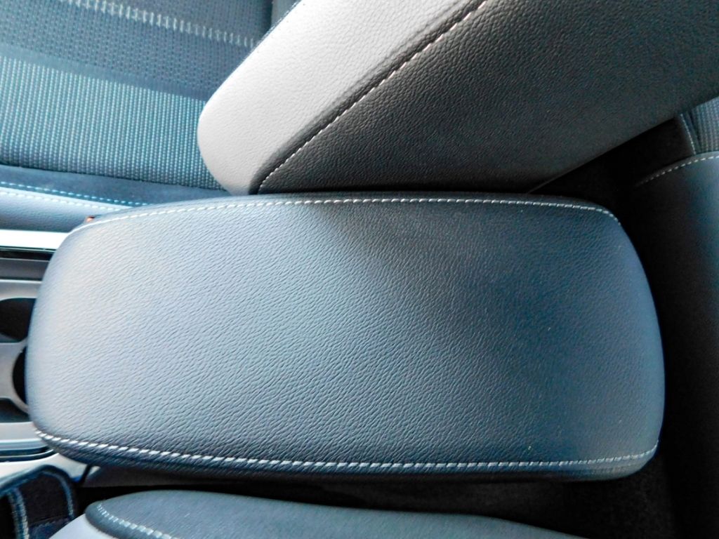 Fahrzeugabbildung Opel Mokka e GS Long Range Ganzjahresreifen Rückfahrk