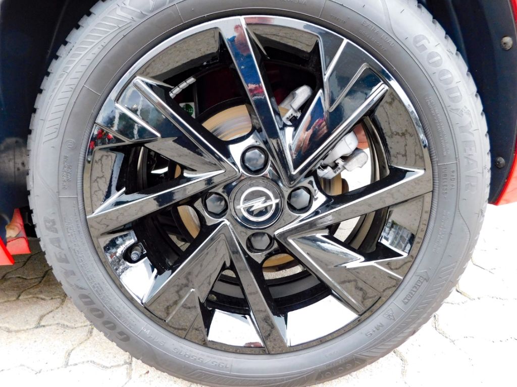 Fahrzeugabbildung Opel Corsa F GS Ganzjahresreifen ACC Lenkrad-Hzg