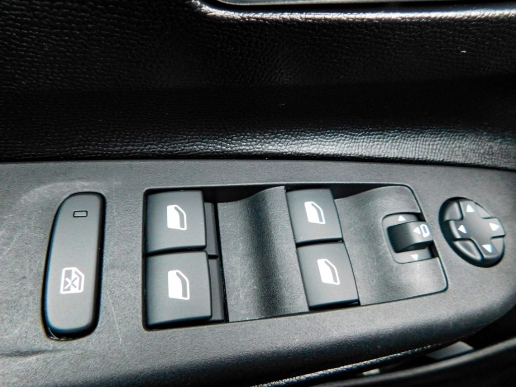 Fahrzeugabbildung Opel Corsa F GS Ganzjahresreifen ACC Lenkrad-Hzg
