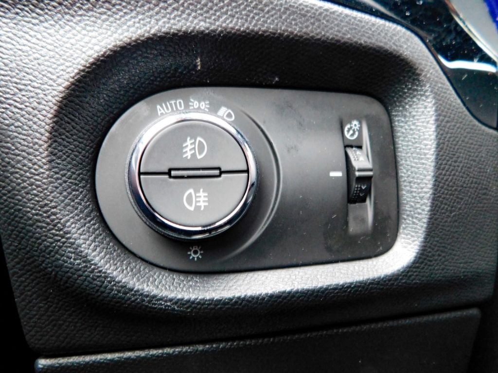 Fahrzeugabbildung Opel Corsa F GS Ganzjahresreifen ACC Lenkrad-Hzg
