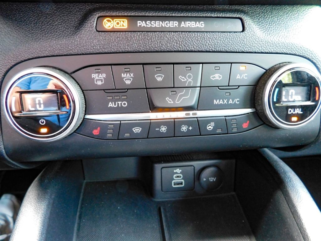Fahrzeugabbildung Ford Kuga Cool & Connect 1,5 ltr. 120PS Winterpaket K