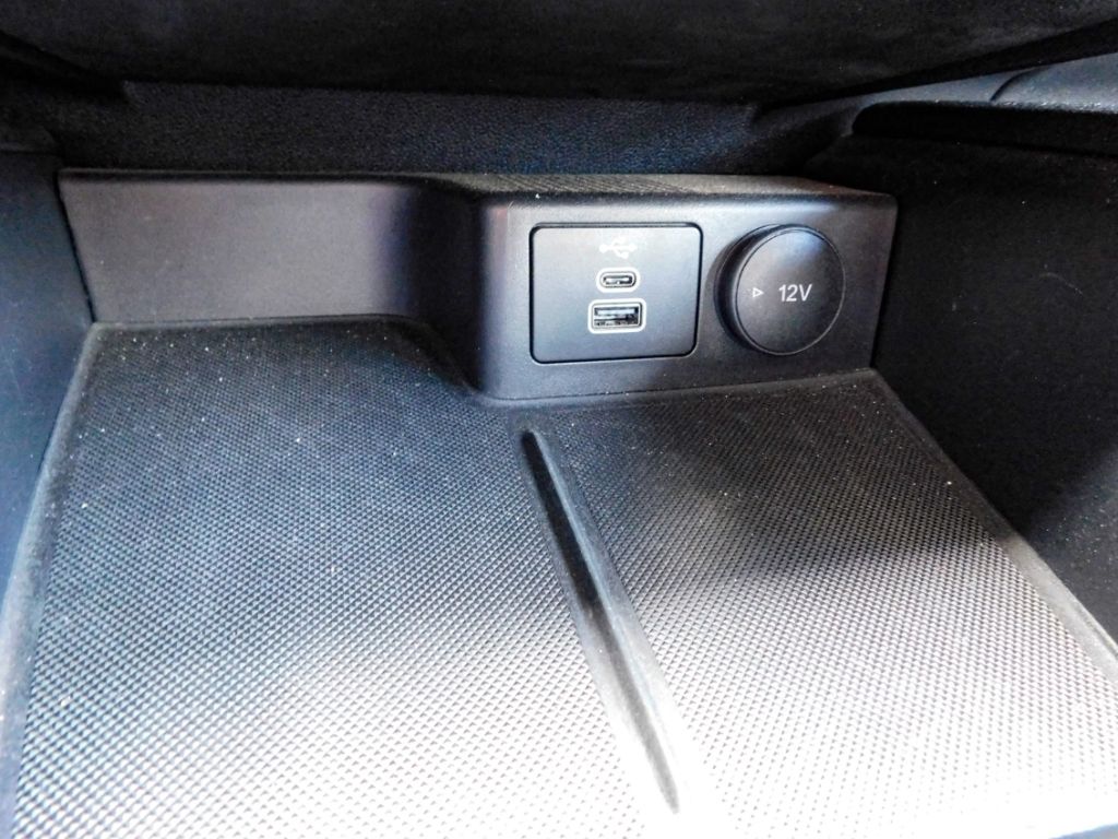 Fahrzeugabbildung Ford Kuga Cool & Connect 1,5 ltr. 120PS Winterpaket K
