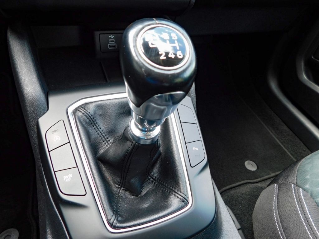 Fahrzeugabbildung Ford Kuga Cool & Connect 1,5 ltr. 120PS Winterpaket K