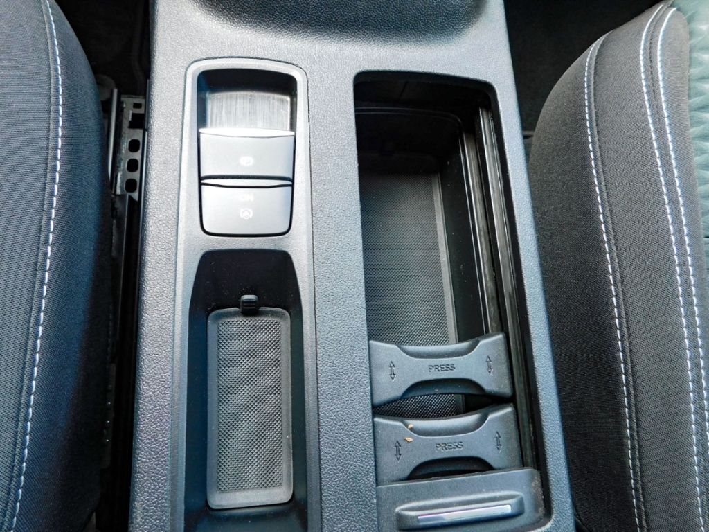 Fahrzeugabbildung Ford Kuga Cool & Connect 1,5 ltr. 120PS Winterpaket K