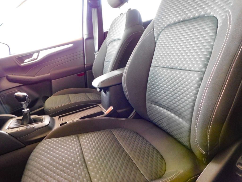 Fahrzeugabbildung Ford Kuga Cool & Connect 1,5 ltr. 120PS Winterpaket K