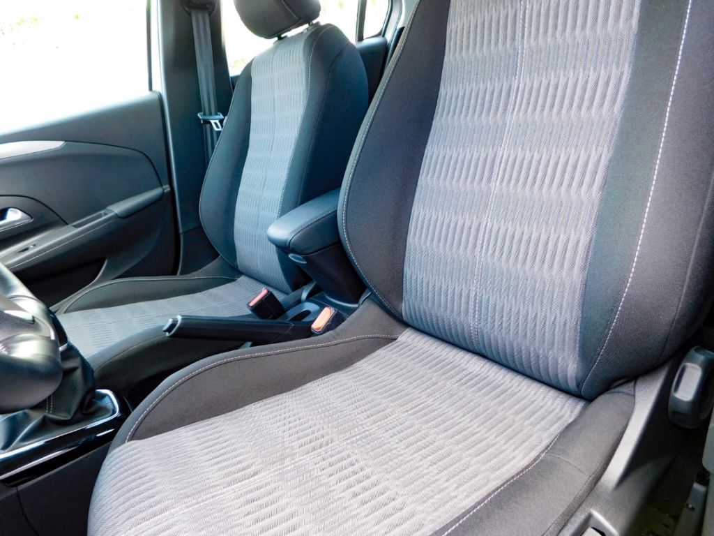 Fahrzeugabbildung Opel Corsa F Edition Lenkrad-HZG Rückfahrkamera